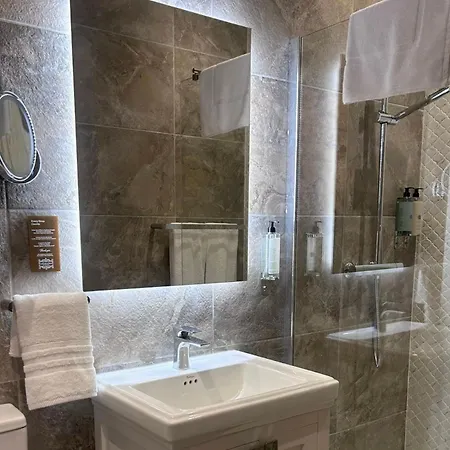 Palazzo De La Sengle Boutique * סנגלאה