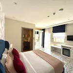 Palazzo De La Sengle Boutique سنجليا